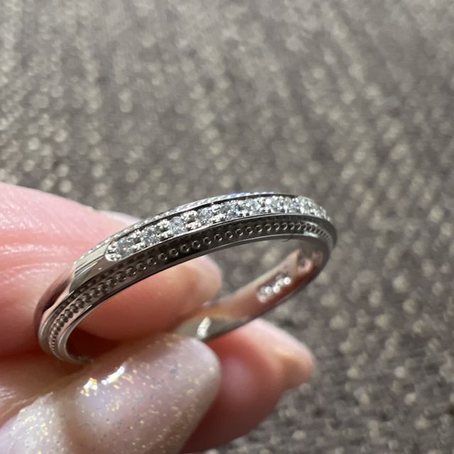 【アイプリモ(I-PRIMO)の口コミ】 女性の方は、フルダイヤではなく、ハーフダイヤなのでリバーシブル出来て…