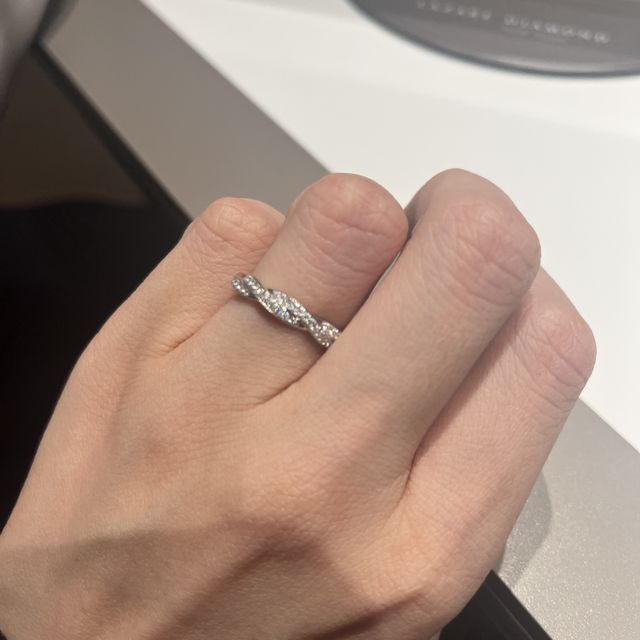 【ラザール ダイヤモンド(LAZARE DIAMOND)の口コミ】 ダイヤがたくさんついていて、個性的なデザインを探していたため、探し求…