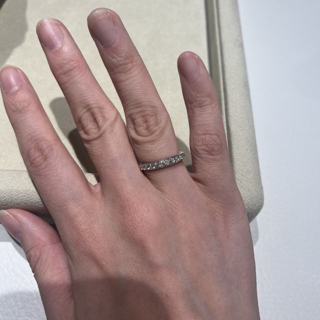 【和光ブライダルブティックギンザの口コミ】 厚み、幅感、上から見て見ても下から見てもダイヤが見えるところが、とっ…