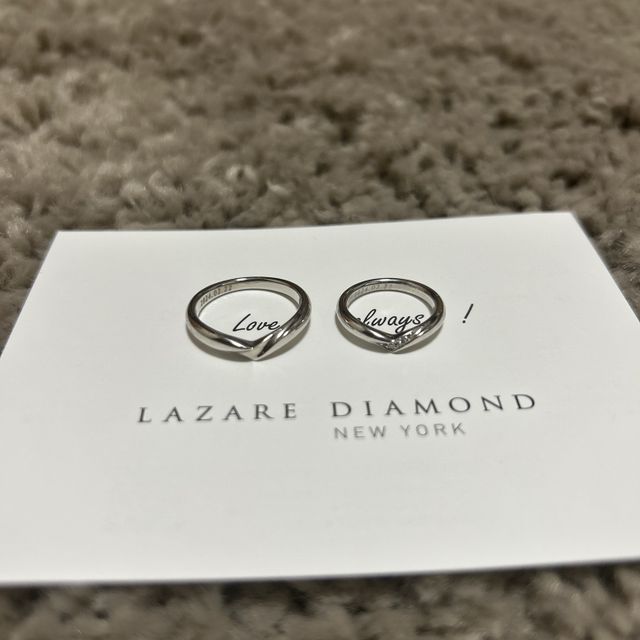 【ラザール ダイヤモンド(LAZARE DIAMOND)の口コミ】 V字のデザインを探していて
シンプルな上に上品なデザインで気に入ってい…