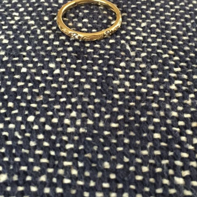 【Maxi(マキシ)の口コミ】 このシリーズは華奢で細身のデザインですが、石を入れないタイプ、入れる…