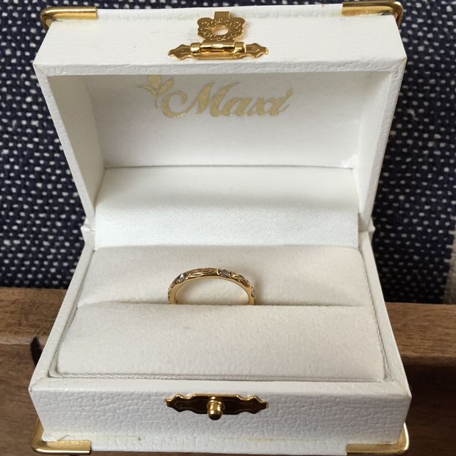 【Maxi(マキシ)の口コミ】 このシリーズは華奢で細身のデザインですが、石を入れないタイプ、入れる…