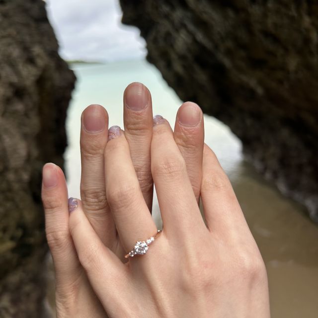 【BRILLIANCE+(ブリリアンスプラス)の口コミ】 ピンクゴールドのリングに0.5カラットのダイヤモンドとサイドダイヤモンド…