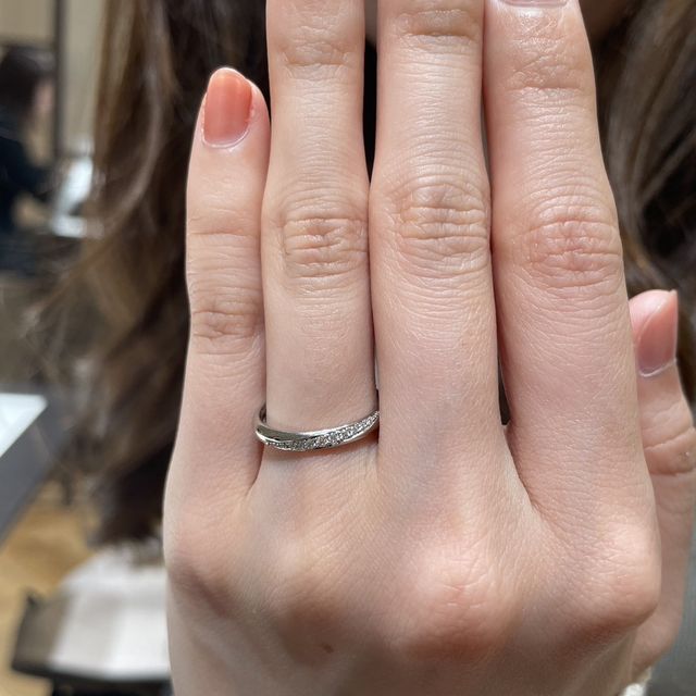 【ラザール ダイヤモンド(LAZARE DIAMOND)の口コミ】 普段使いできるシンプルなデザインでありながら、ダイヤモンドがキラキラ…