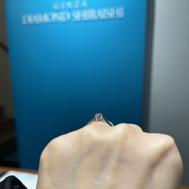 【銀座ダイヤモンドシライシの口コミ】 横からのデザインがとにかく可愛いです！

淡路結びをイメージしたデザイ…