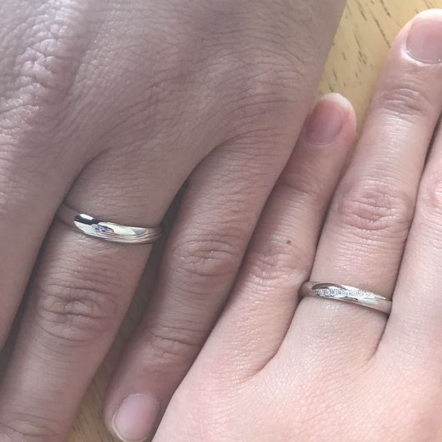 【PILOT BRIDAL(パイロットブライダル)の口コミ】 結婚指輪を購入するにあたり様々なメーカーの品を検討しましたが、妻が、…