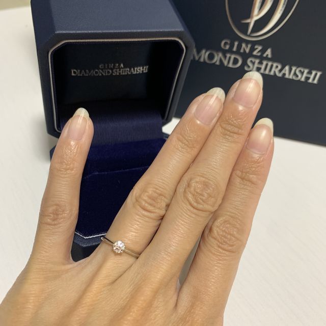 【銀座ダイヤモンドシライシの口コミ】 シンプルなデザインな指輪が欲しかったので、初めてこの指輪を見たときに…
