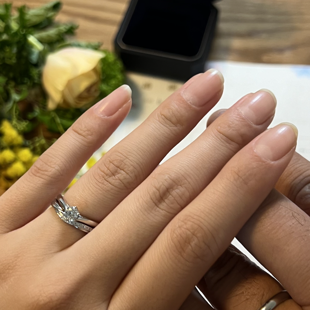 【銀座ダイヤモンドシライシの口コミ】 ダイヤモンドにあまり興味がなく初めはシンプルなものにしようと言ってい…