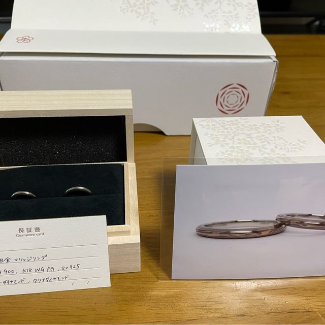 【出雲結(いずもゆい)の口コミ】 ゴールドとシルバーで木目調を表現しピンクゴールドが一筋入った珍しいデ…