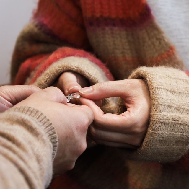 【出雲結(いずもゆい)の口コミ】 ゴールドとシルバーで木目調を表現しピンクゴールドが一筋入った珍しいデ…