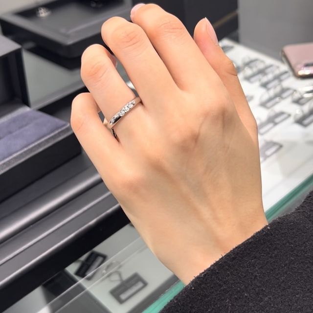 【ラザール ダイヤモンド(LAZARE DIAMOND)の口コミ】 こちらのブランドの指輪はなんといってもダイヤの輝きが他のブランドとは…