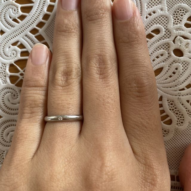 【カルティエ(Cartier)の口コミ】 シンプルなデザインでダイヤが輝いている。シンプルなため、他のリングと…