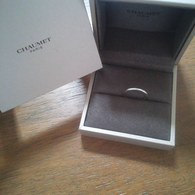 【ショーメ(CHAUMET)の口コミ】 いろいろと他のブランドも見てみた結果、ショーメにしました。

決め手は…