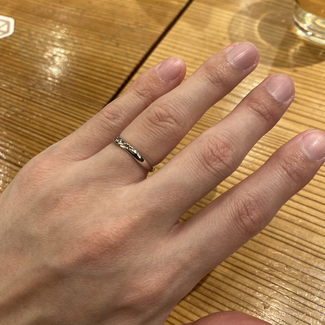 【ラザール ダイヤモンド(LAZARE DIAMOND)の口コミ】 決め手は指輪のデザインでした。
シンプルすぎるデザインはつまらないと思…