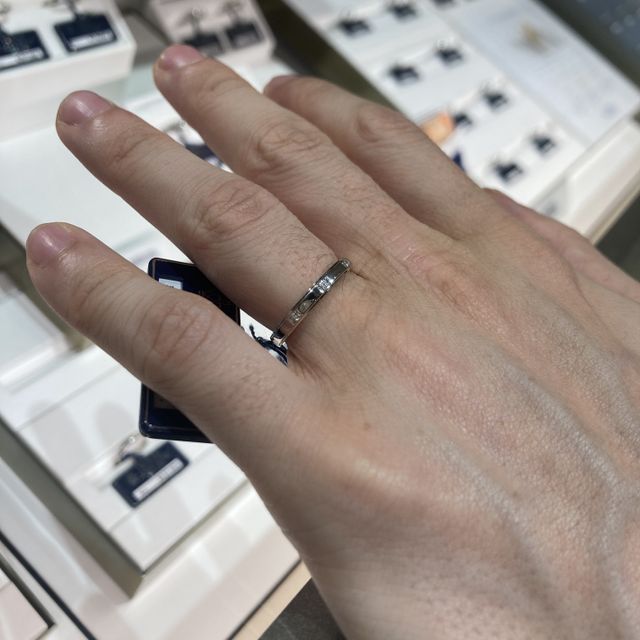 【ROYAL ASSCHER(ロイヤル・アッシャー)の口コミ】 仕事柄、結婚指輪をつけられないためにつけるときはフォーマルな場や社交…