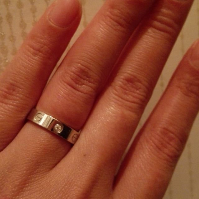 【カルティエ(Cartier)の口コミ】 ダイヤモンドが埋め込まれているデザインなので、服に引っ掛けてしまう心…