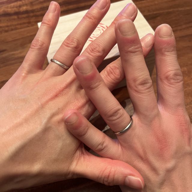 【出雲結(いずもゆい)の口コミ】 落ち着いた雰囲気で飽きのこないデザイン。
表面加工が施されているものを…