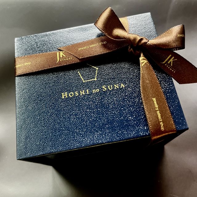 【HOSHI no SUNA 星の砂(ほしのすな)の口コミ】 ■デザイン
重ね付けをしたかったので、
ストレートな形で探していました。…