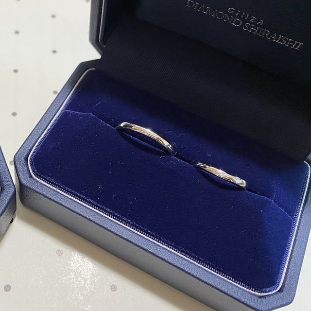 【銀座ダイヤモンドシライシの口コミ】 デザインが様々ある中で、結婚指輪と婚約指輪の重ね付けができるように馴…