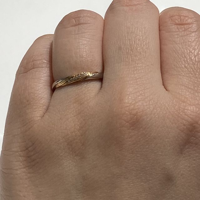 【4℃ BRIDAL(ヨンドシーブライダル)の口コミ】 指が太いので指輪が苦手ですと相談したところこちらを進めて頂きました。…