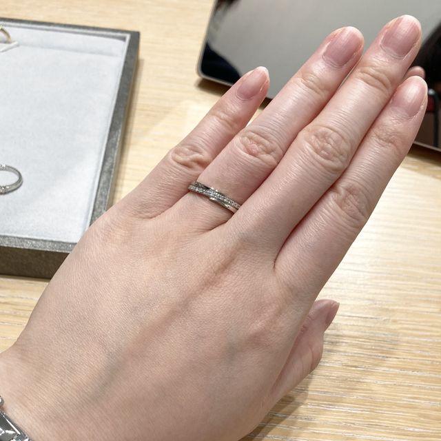 【STAR JEWELRY(スタージュエリー)の口コミ】 人とかぶらず、ダイヤが入っている指輪を探していました。
シンプルながら…
