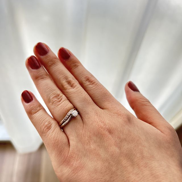 【アイプリモ(I-PRIMO)の口コミ】 華奢なデザインで、必要以上に派手さがないので、普段使いしやすいデザイ…