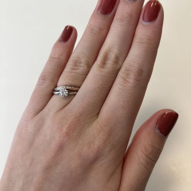 【アイプリモ(I-PRIMO)の口コミ】 デザインはウェーブがかかっていて、シンプル且つエレガントでとても美し…