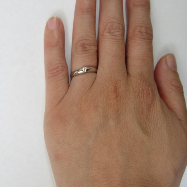 【4℃ BRIDAL(ヨンドシーブライダル)の口コミ】 ６万円程度の予算で結婚指輪を探していたのですが、プラチナのリングに小…