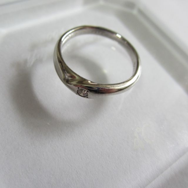 【4℃ BRIDAL(ヨンドシーブライダル)の口コミ】 ６万円程度の予算で結婚指輪を探していたのですが、プラチナのリングに小…