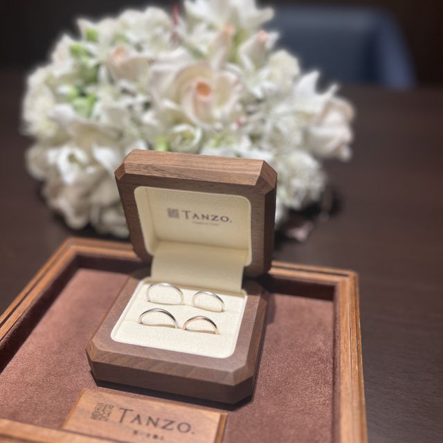 【TANZO.(鍛造指輪)の口コミ】 平甲丸S字／面取り／マット加工
男性: K18ホワイト
女性: K18コーラル

面…