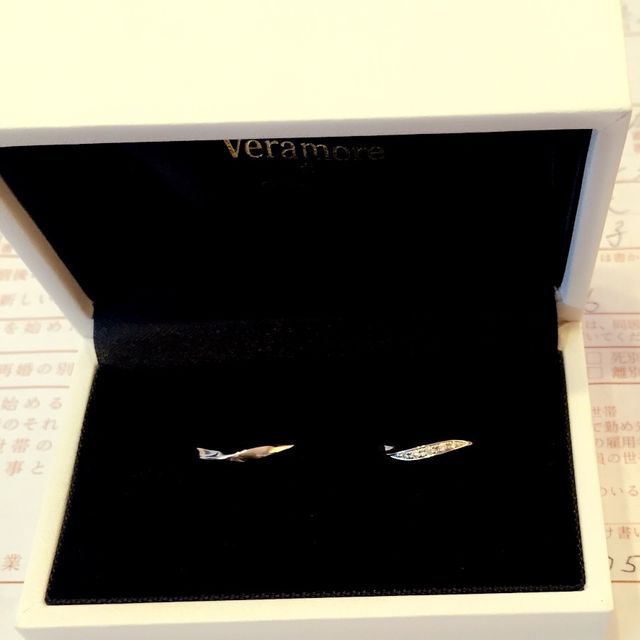 【Veramore(ヴェラモーレ)の口コミ】 細めのシルバーリングでダイヤが埋め込まれているものを探していたので、…