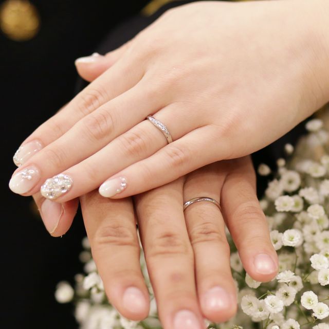 【Veramore(ヴェラモーレ)の口コミ】 細めのシルバーリングでダイヤが埋め込まれているものを探していたので、…