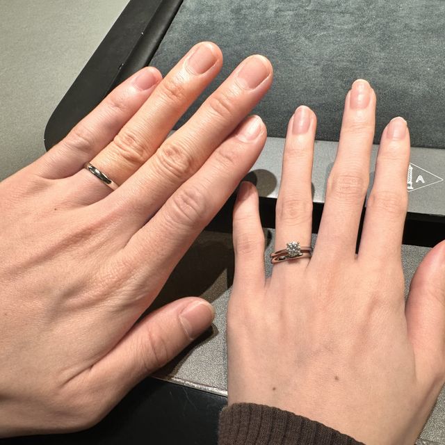 【ヴァン クリーフ＆アーペル(Van Cleef & Arpels)の口コミ】 プラチナでシンプルなデザインです。オーソドックスですが他のブランドと…