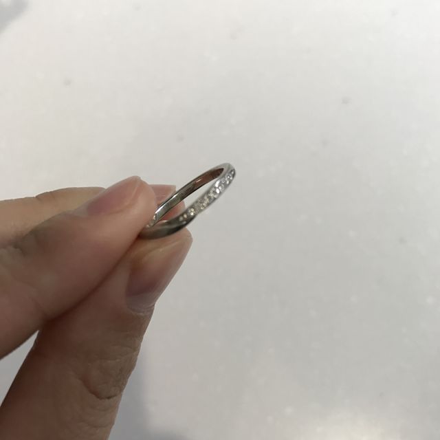 【俄(にわか)の口コミ】 キラキラしている物が良かったので、デザインに一目惚れでした。リング全…