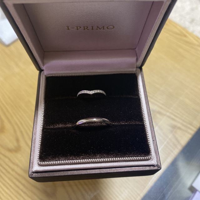 【アイプリモ(I-PRIMO)の口コミ】 婚約指輪と重ね付けをしたかったので、くっきりしたV字デザインで探してお…