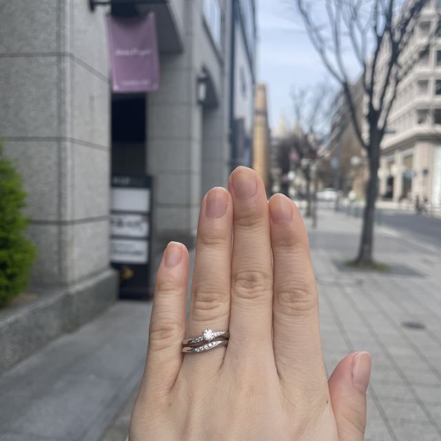 【ラザール ダイヤモンド(LAZARE DIAMOND)の口コミ】 指が長くないので、ウェーブのこの形が一番綺麗に見えました。ダイヤモン…