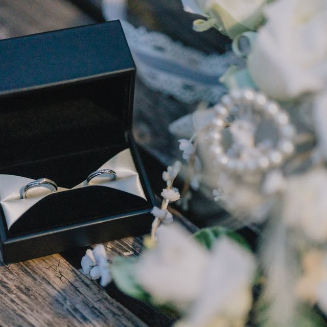 【エクセルコダイヤモンド(EXELCO DIAMOND)の口コミ】 シンプルよりも、ダイヤがキラキラしているのが良かったので、こちらのデ…