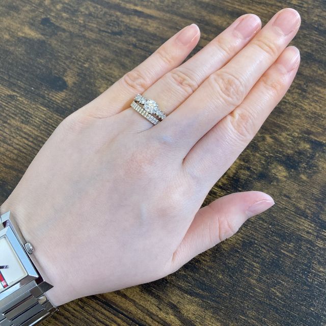 【SUEHIRO(スエヒロ)の口コミ】 最初に0.5ctのダイヤを選び、枠を選びました。
こちらのデザインは元々0.3…