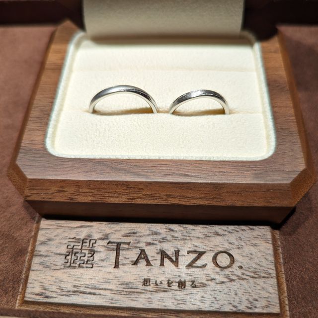 【TANZO.(鍛造指輪)の口コミ】 プラチナの、一般的な鋳造ではなく鍛造で造られていることで丈夫とのこと…