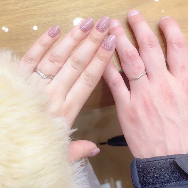 【4℃ BRIDAL(ヨンドシーブライダル)の口コミ】 指が綺麗に見えるイメージだったので
Vカットの指輪がいいなあ、と漠然と…