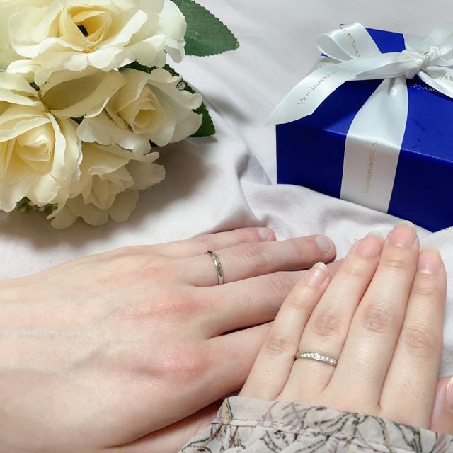 【ヴァンドーム青山(VENDOME AOYAMA)の口コミ】 ストレートですが、
ダイヤモンドが斜めのカットに入っている為指がとても…