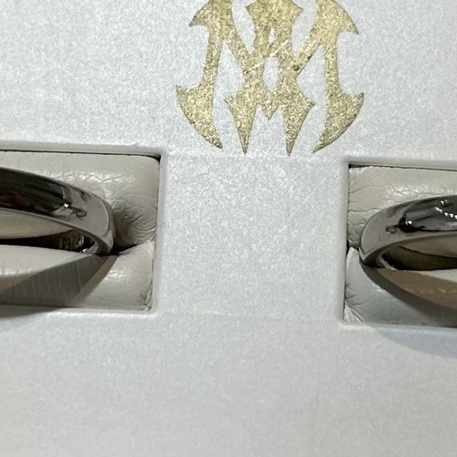 【WEDYの口コミ】 鍛造製法で作られたプラチナの結婚指輪を探していました。
シンプルで上品…