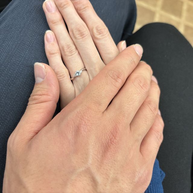 【SO(ソウ)の口コミ】 誕生石の婚約指輪が選べる数少ないブランドです。
形もシンプルなものから…