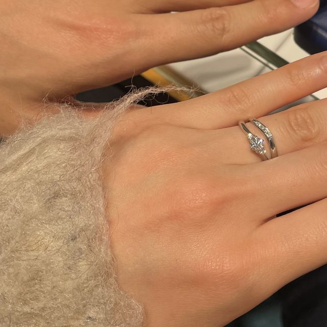 【銀座ダイヤモンドシライシの口コミ】 私たちの指の長さや水かきの深さに合ったものを提案していただき、ウェー…