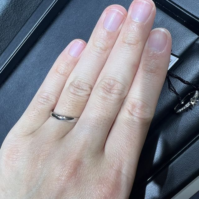 【ラザール ダイヤモンド(LAZARE DIAMOND)の口コミ】 妻がウェーブ型のデザインを希望している一方で私はストレート型のデザイ…