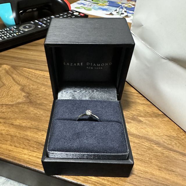 【ラザール ダイヤモンド(LAZARE DIAMOND)の口コミ】 ダイヤモンドの輝きが他のブランドとは違う印象を強く受けました。
デザイ…