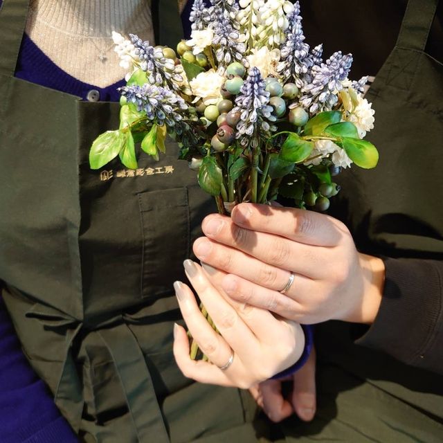 【鎌倉彫金工房の口コミ】 レディースはプラチナ素材、クロス加工、中心にヘアライン全体クリア仕上…