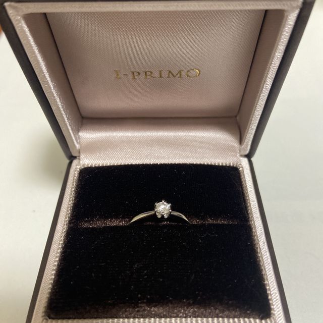 【アイプリモ(I-PRIMO)の口コミ】 シンプルなデザインでダイヤの輝きがわかる指輪を選びました。特別な日に…