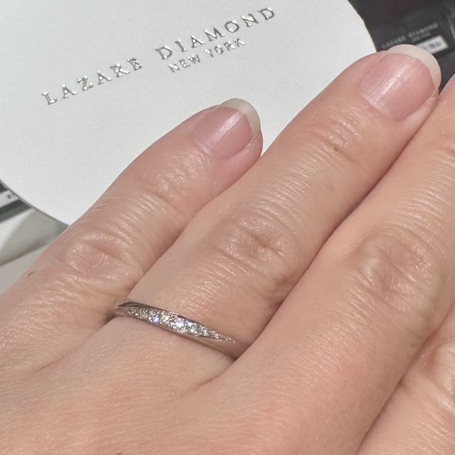 【ラザール ダイヤモンド(LAZARE DIAMOND)の口コミ】 着け心地がすごく良くて、シンプルなデザインだけど小ぶりのダイヤがたく…