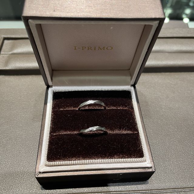 【アイプリモ(I-PRIMO)の口コミ】 シンプルだけど、ワンポイントのデザインが存在感がある。
メレダイヤが散…